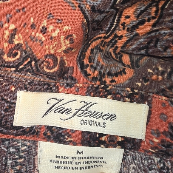 Van Heusen patterned button down - Picture 2 of 3